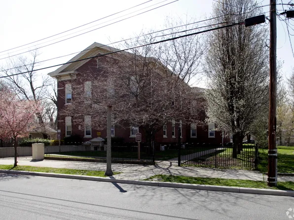 30 S New St APT 102, Dover, DE 19904