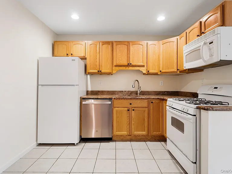 3 Charles Ln #2B — Photo 19