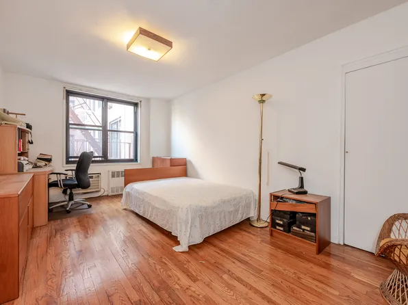 139-15 83rd Avenue image 6 of 10