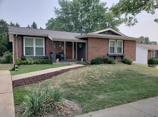 326 Village Creek Dr, Ballwin, MO