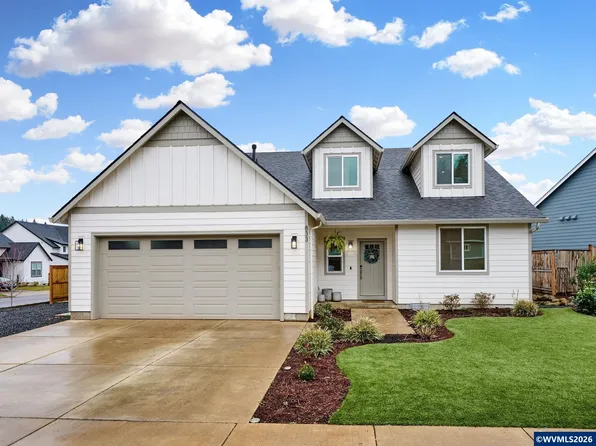 833 Hawk Dr, Silverton, OR 97381