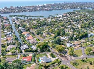 1910 Meadowood St, Sarasota, FL 34231