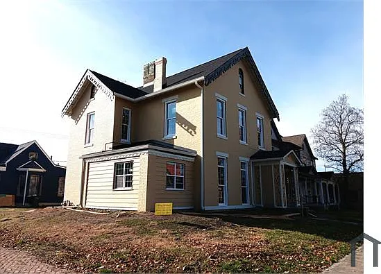 621 E Main St — Photo 11