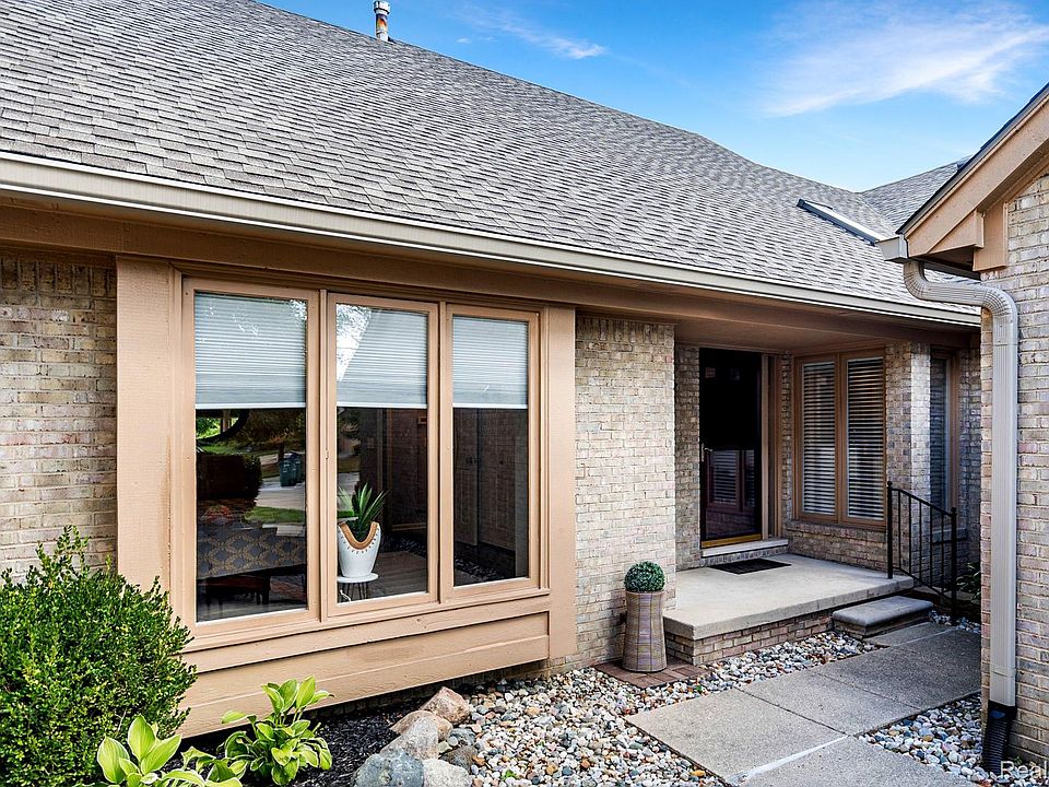 1st image of 1222 Autumn Dr #75