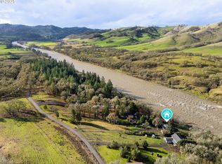 9286 S Bank Dr, Roseburg, OR 97470