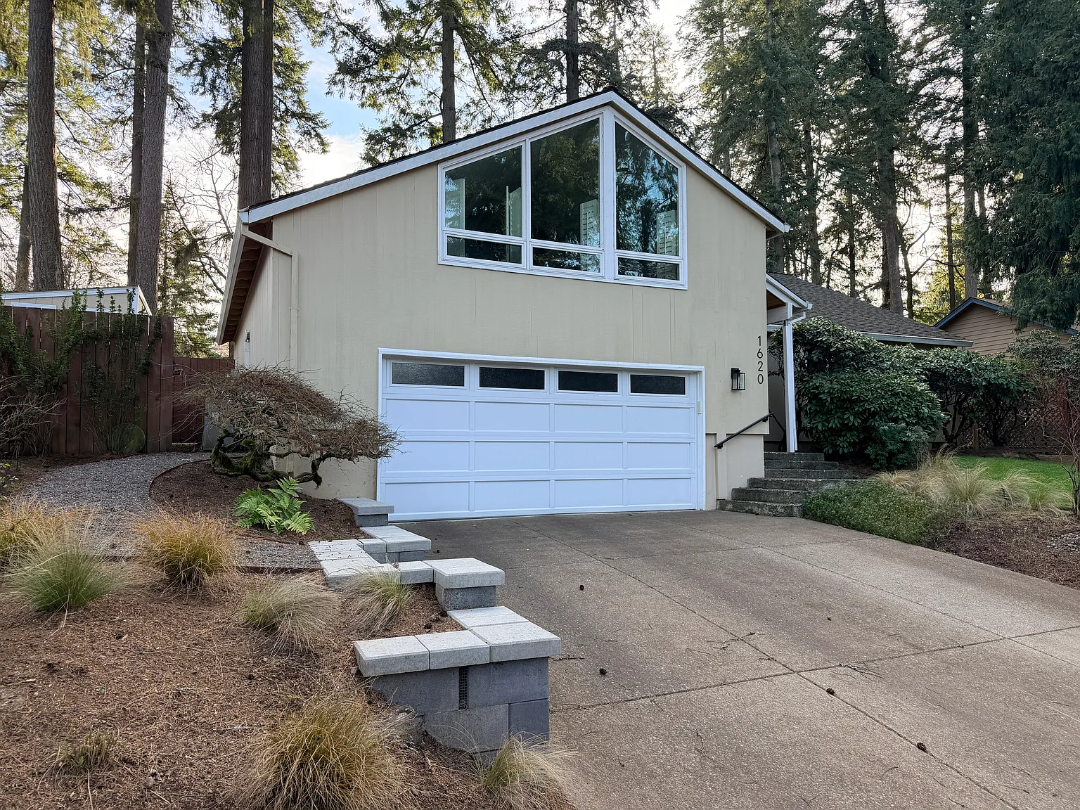 1620 Ash St — Photo 2