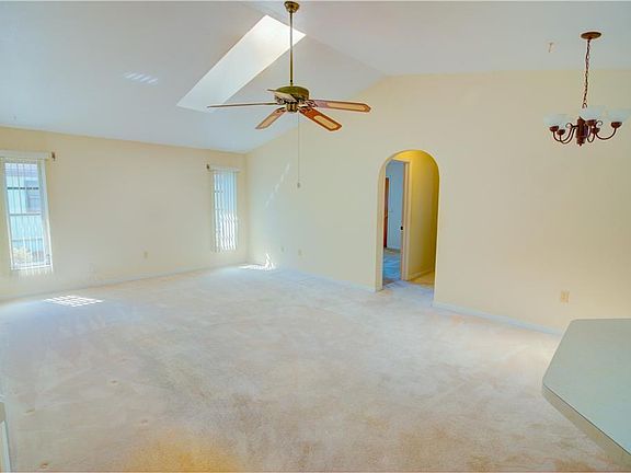 4th image of 926 Tropical Cir
