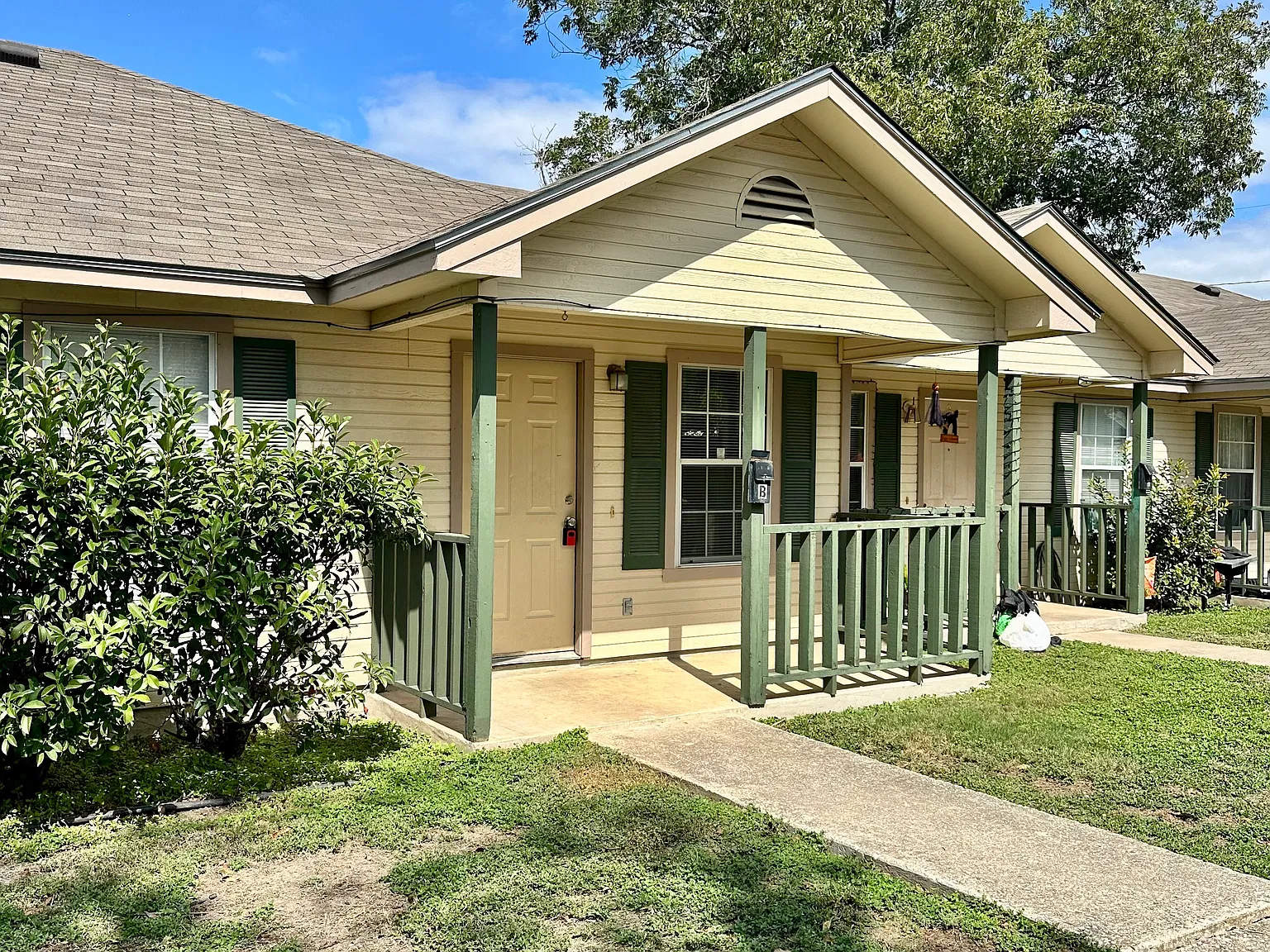 2 bed, 750 sqft, $1,225 — Photo 1