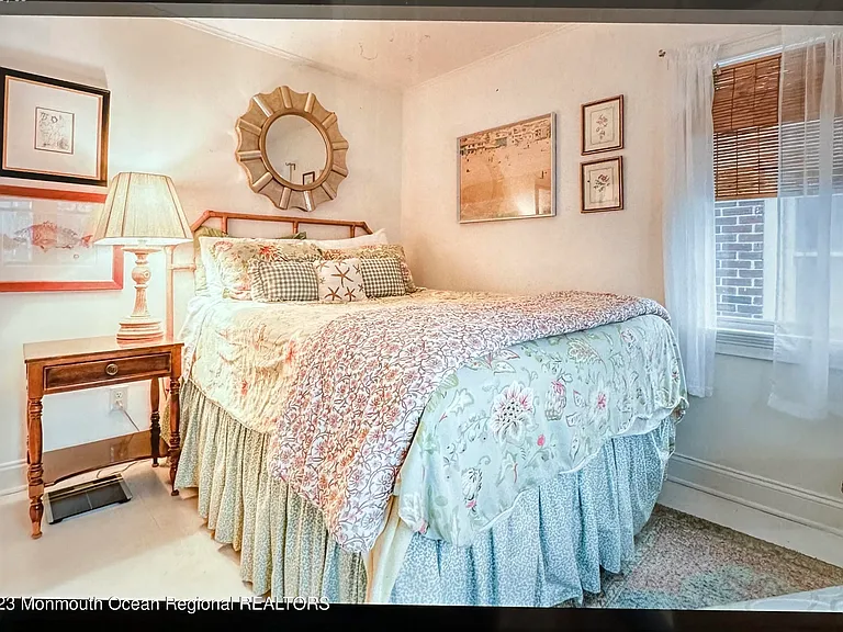 505 Washington Ln — Photo 11