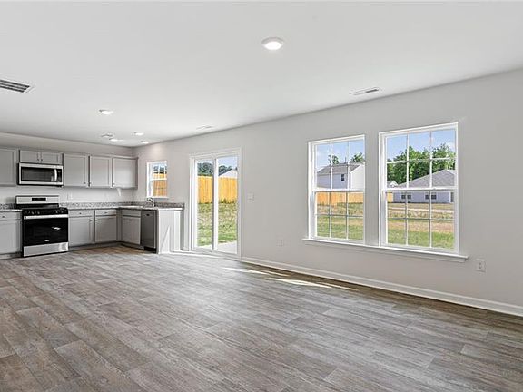 5th image of 106 Beechwood Cir