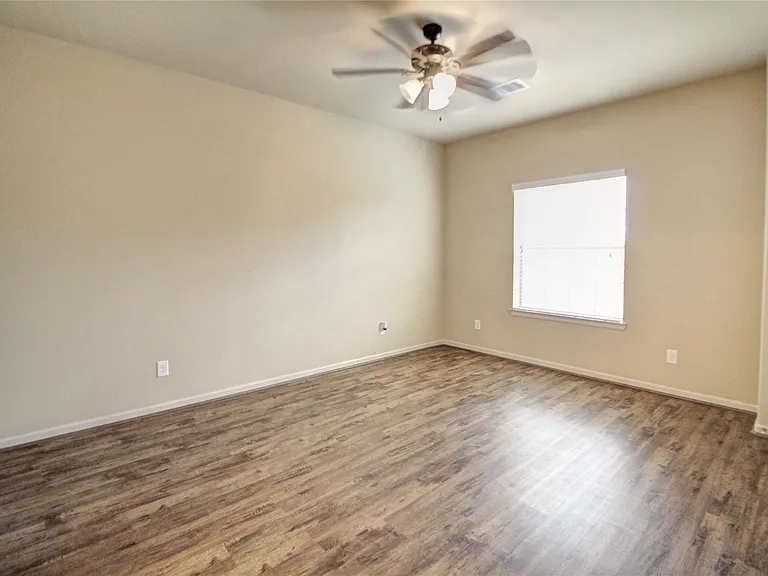 26148 Avenue E E #B — Photo 6
