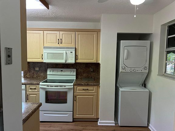 4th image of 6622 Via Regina