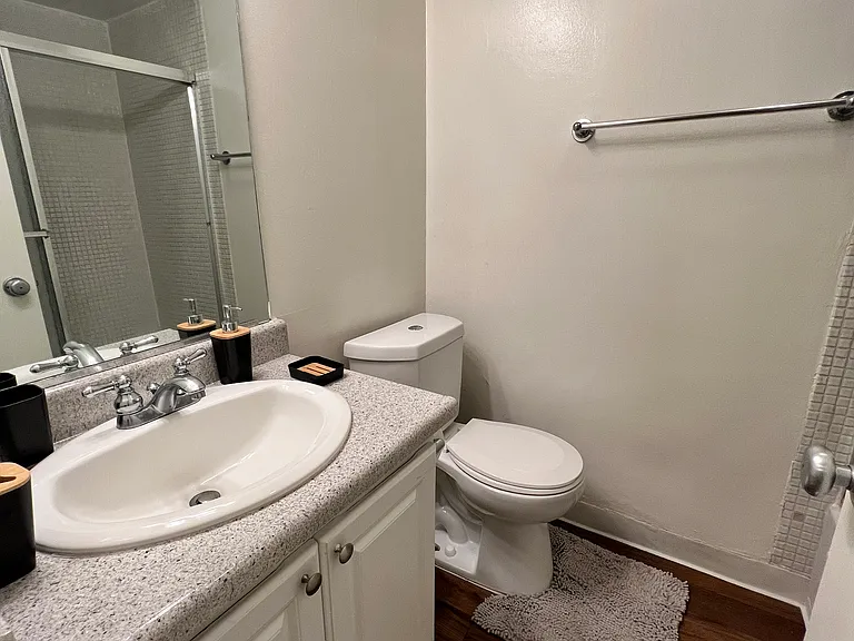 6425 Green Valley Cir — Photo 32