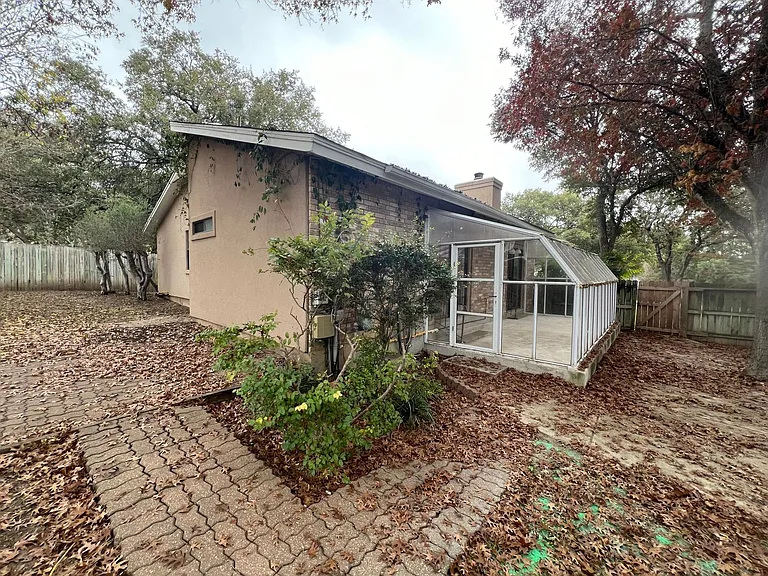 8423 Timber Brg — Photo 14