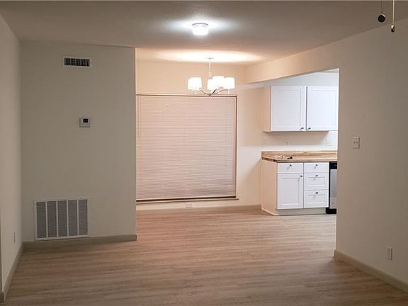 2nd image of 11920 Oberlin Dr