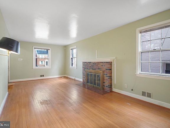 5th image of 1605 Crittenden St NE