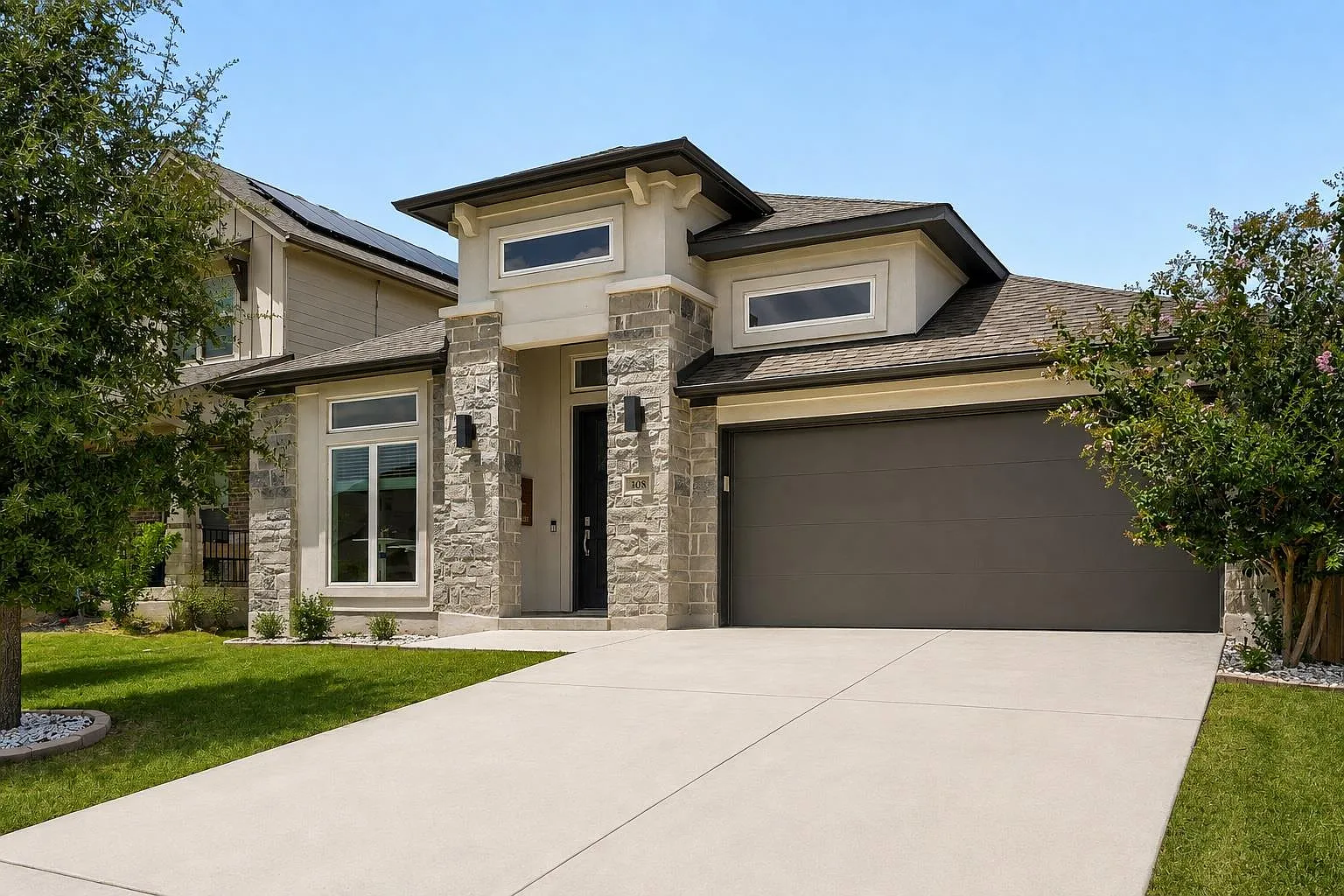 4 bed, 3.0 bath, 2504 sqft, $3,000 — Photo 1