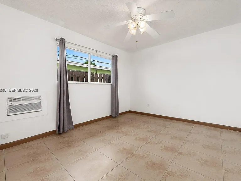 932 Moffett St #6 — Photo 11
