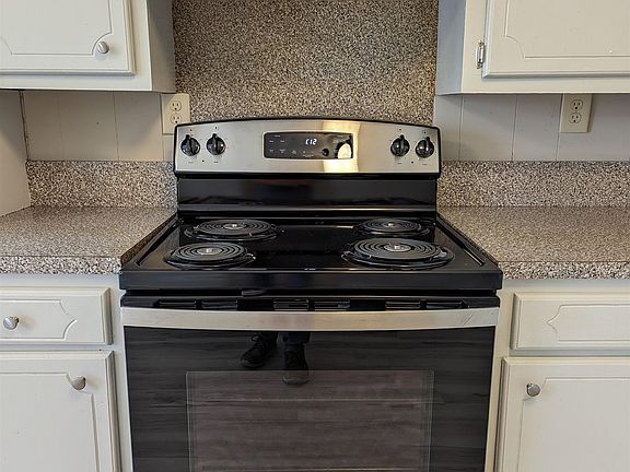 4th image of 506 Avenue Avenue E