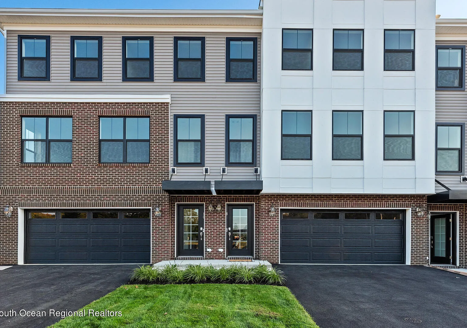 3 bed, 3.5 bath, 2367 sqft, $5,000 — Photo 2