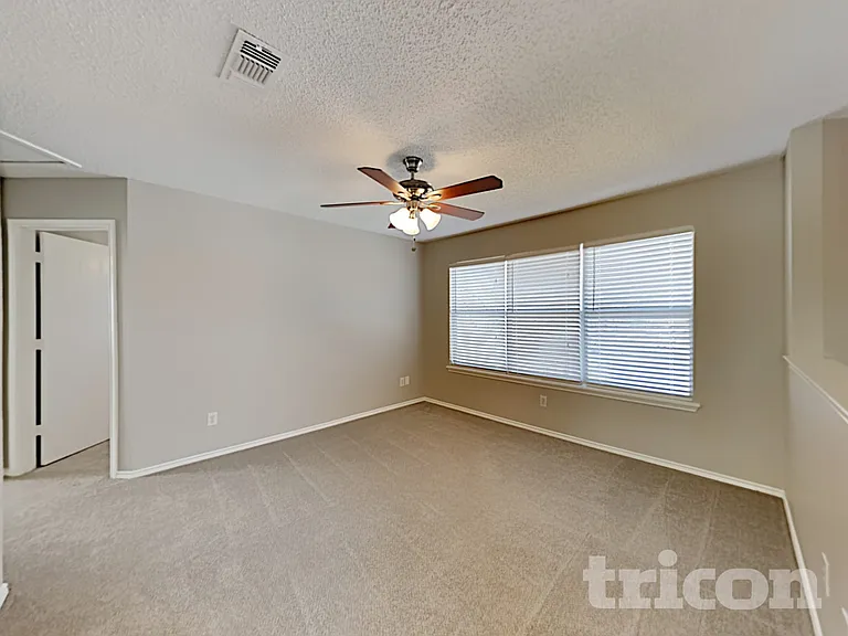 813 Indigo Ter — Photo 12
