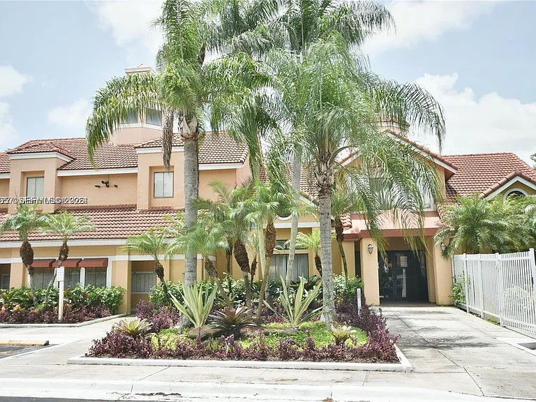 15551 SW 104th Ter #814 — Photo 1