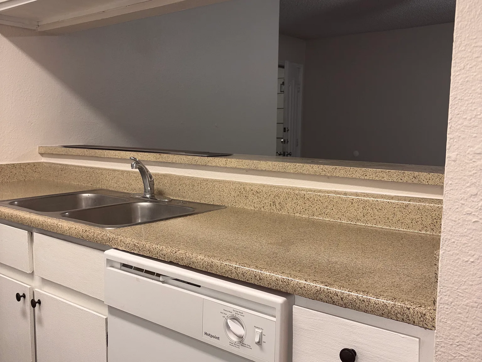 2 bed, 912 sqft, $1,195 — Photo 3