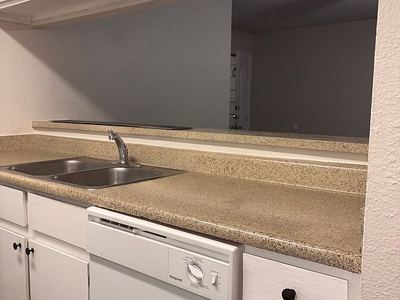3rd image of 5247 Meadow Rise
