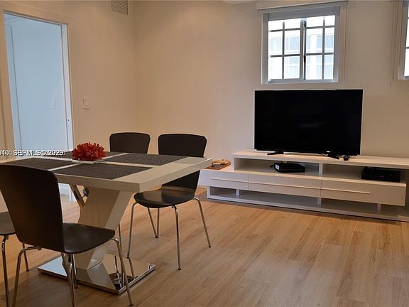 3rd image of 700 16th St APT 201
