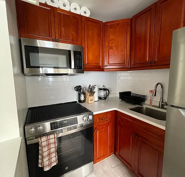13 W Washington Ave #15 — Photo 11