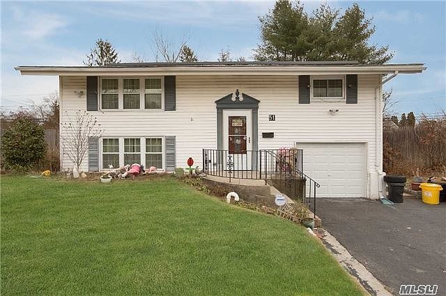 1st image of 51 Scotchpine Dr
