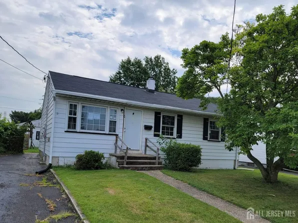 8 Oakwood Pl, Carteret, NJ 07008