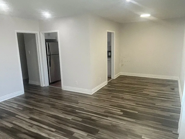 75 McMurchy Ave S #UPPER — Photo 2