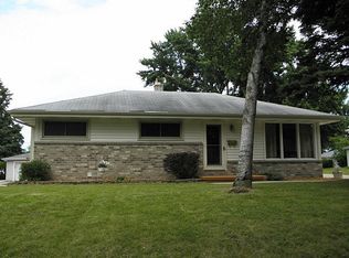 W152N8350 Elm Ln, Menomonee Falls, WI 53051