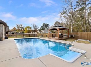 409 Pembrooke Cir, Hartselle, AL 35640
