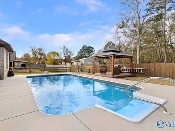 409 Pembrooke Cir, Hartselle, AL 35640