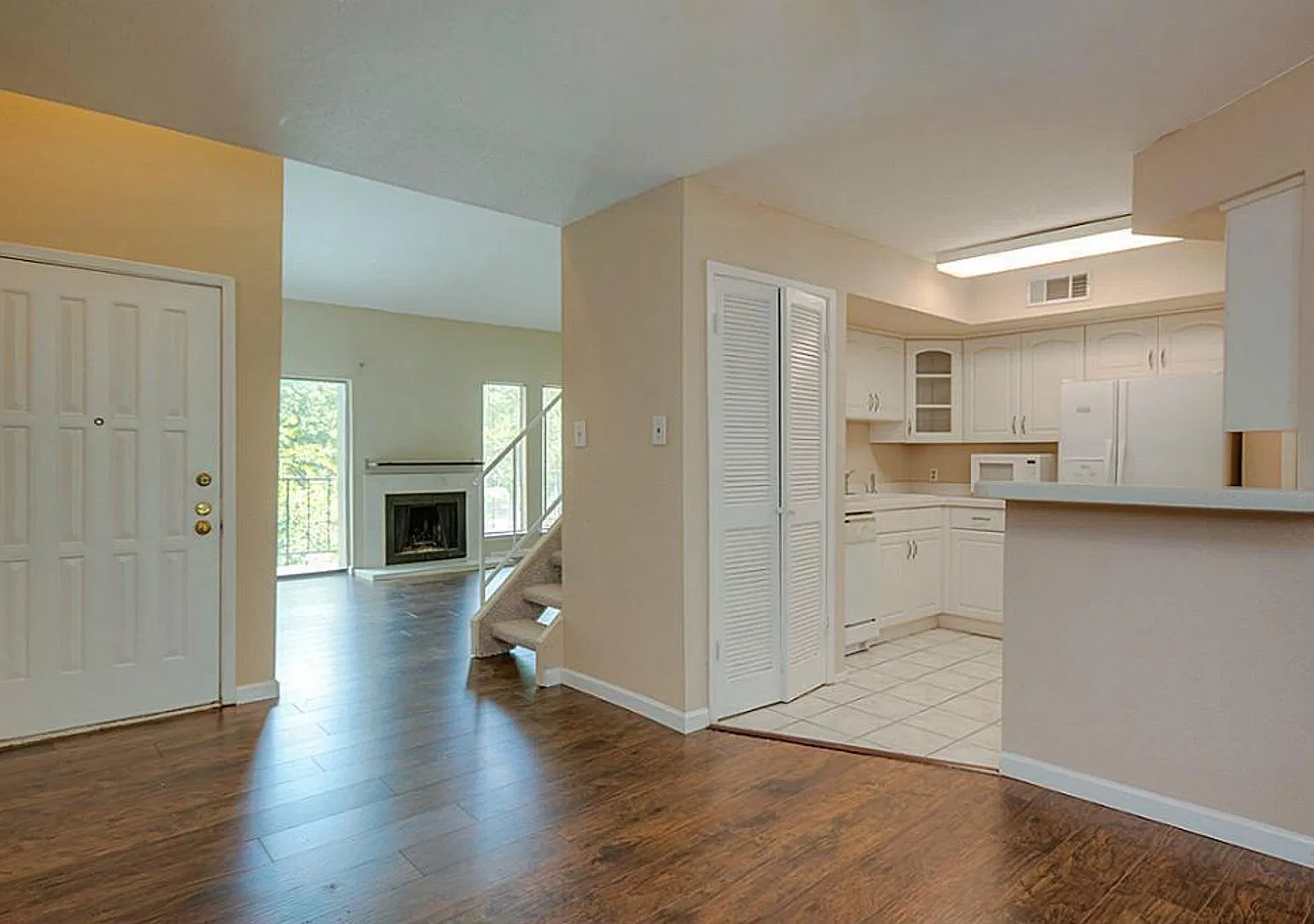 10811 Richmond Ave — Photo 3