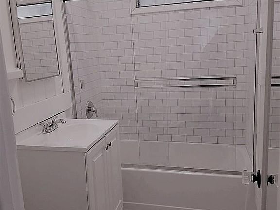 4th image of 3137 Hollycrest Dr