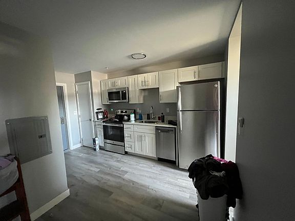 4th image of 16 Holland Ave Unit 105