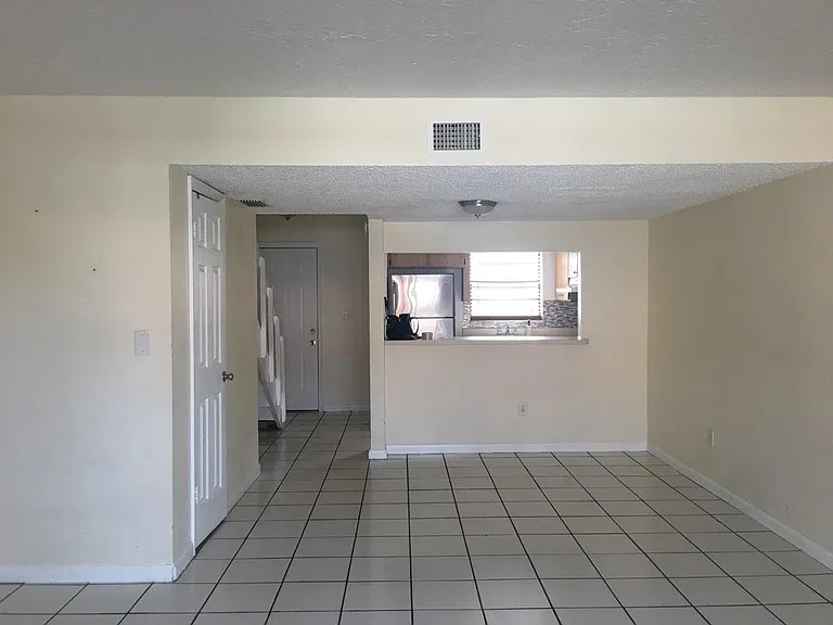 2261 W 53rd St #9 — Photo 15