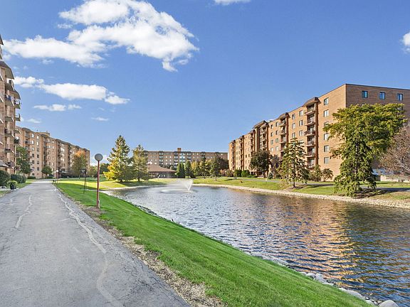 3rd image of 1747 W Crystal Ln Unit 207