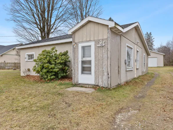 150 S Scott St, Morley, MI 49336