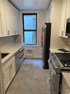 4th image of 115 E 92nd St Suite 2A