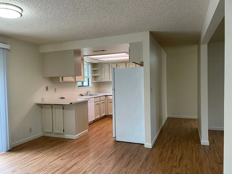 2315 Temple Dr — Photo 12
