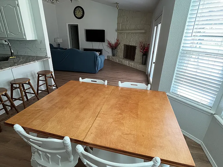 1712 S Yellowood Ave W — Photo 5