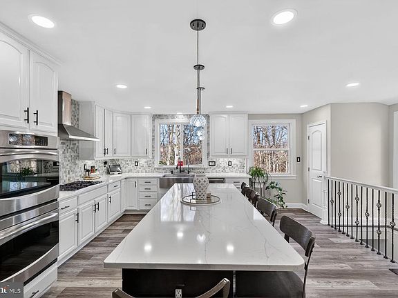 2nd image of 74 Yew Rd