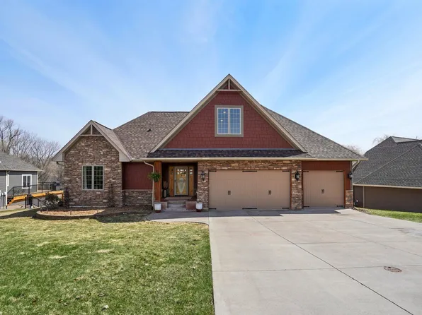 29411 Morningside Ct, Lindstrom, MN 55045