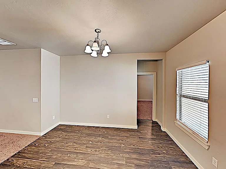 1045 Creekside Dr — Photo 5