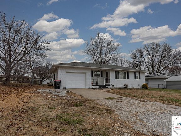 3rd image of 275 Jenny Ln