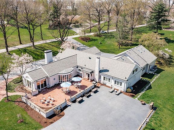 2nd image of 7 Terry Hill Ln